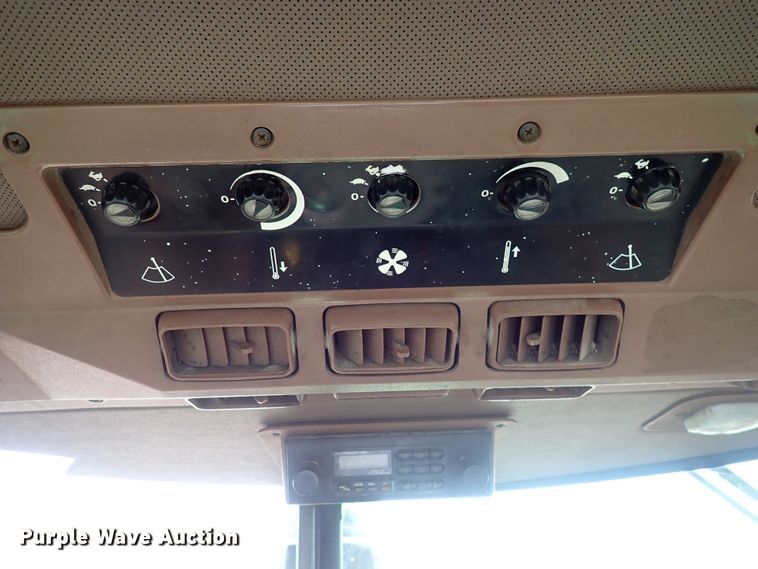 image for item DS7166 1988 John Deere 4450  MFWD tractor