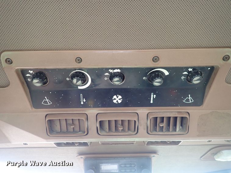 image for item DS7166 1988 John Deere 4450  MFWD tractor