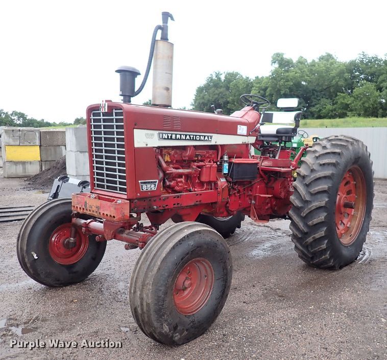 image for item DS7170 International Farmall 856  tractor