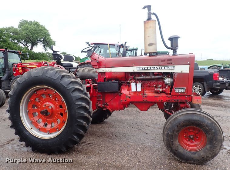 image for item DS7170 International Farmall 856  tractor