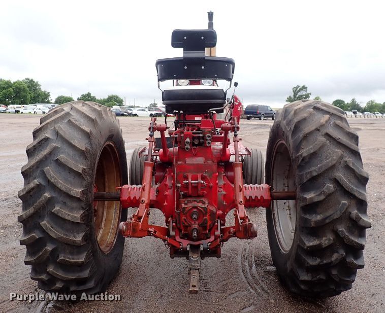 image for item DS7170 International Farmall 856  tractor