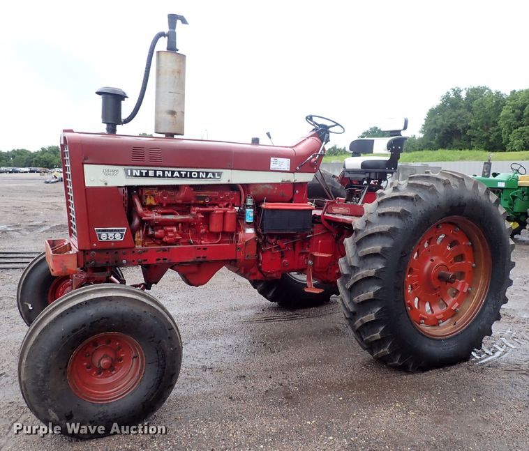image for item DS7170 International Farmall 856  tractor