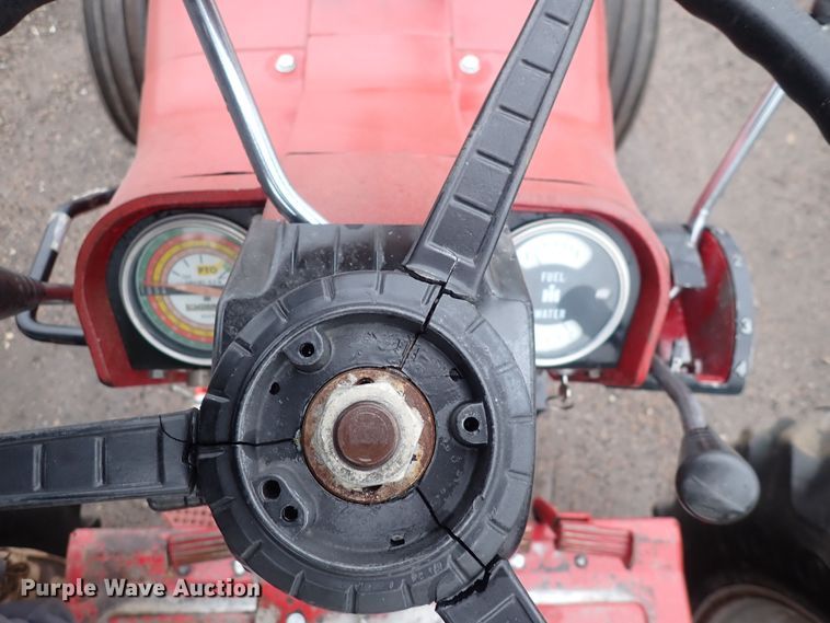 image for item DS7170 International Farmall 856  tractor