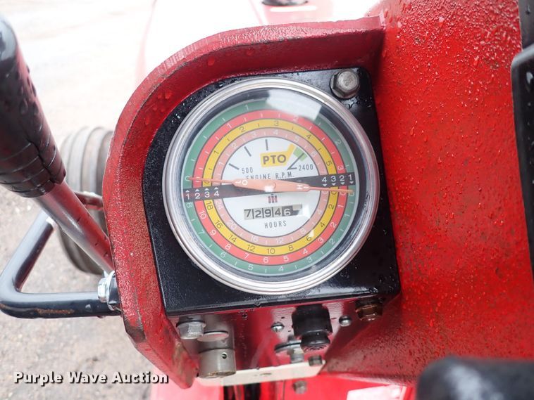 image for item DS7170 International Farmall 856  tractor