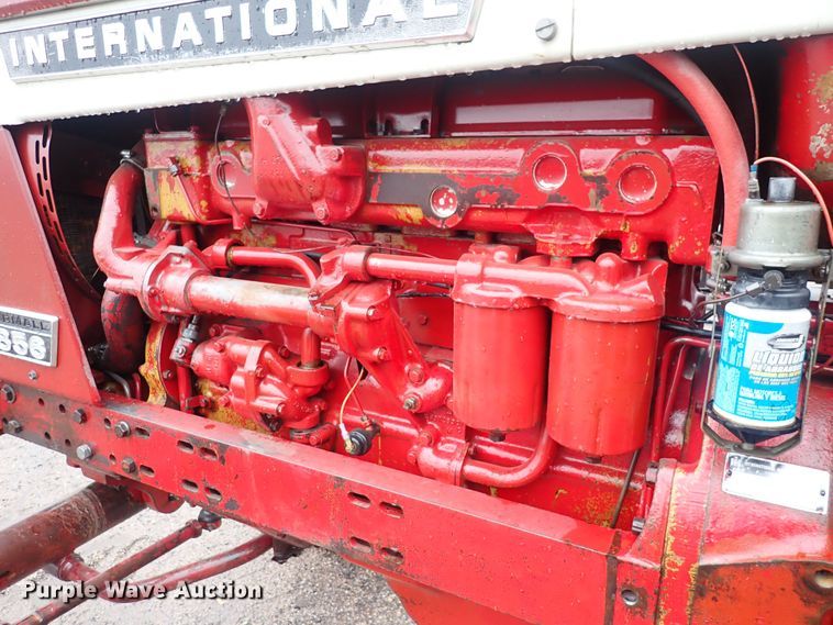 image for item DS7170 International Farmall 856  tractor