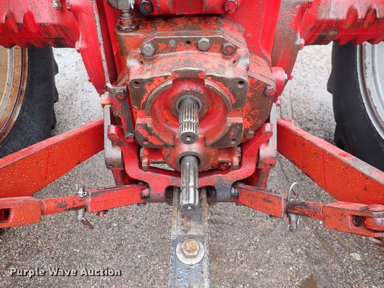 image for item DS7170 International Farmall 856  tractor