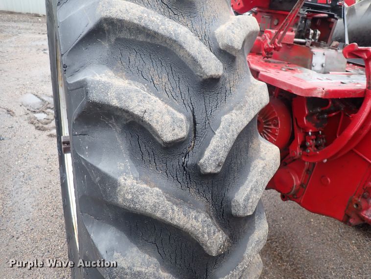 image for item DS7170 International Farmall 856  tractor
