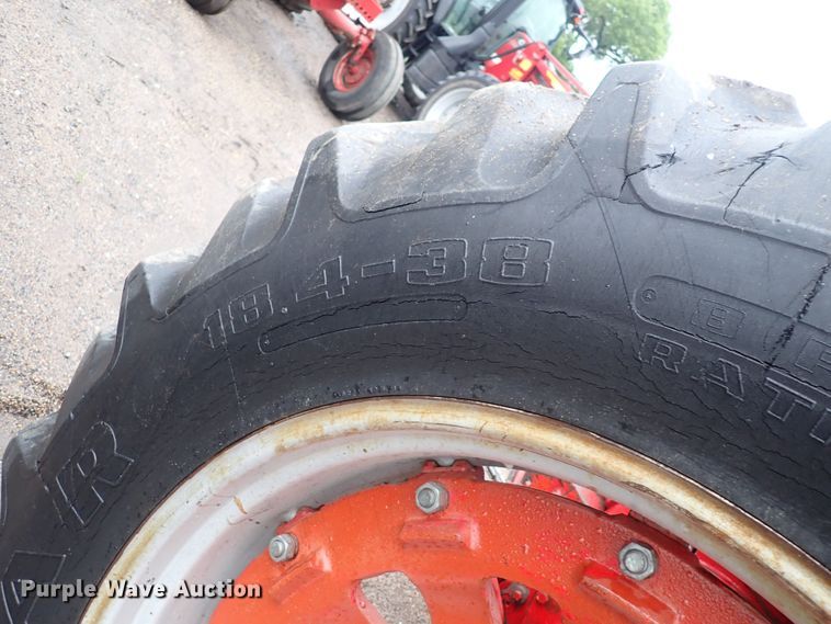 image for item DS7170 International Farmall 856  tractor