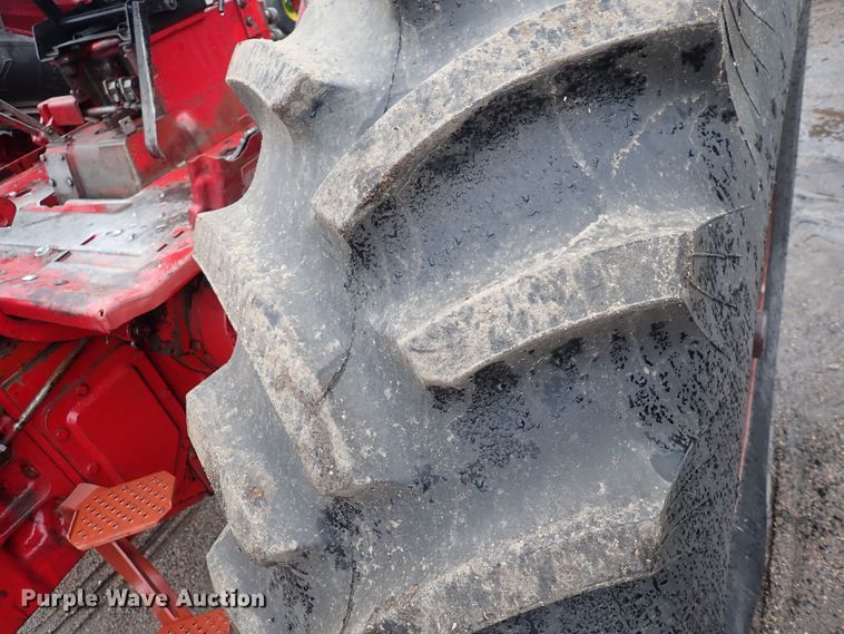 image for item DS7170 International Farmall 856  tractor