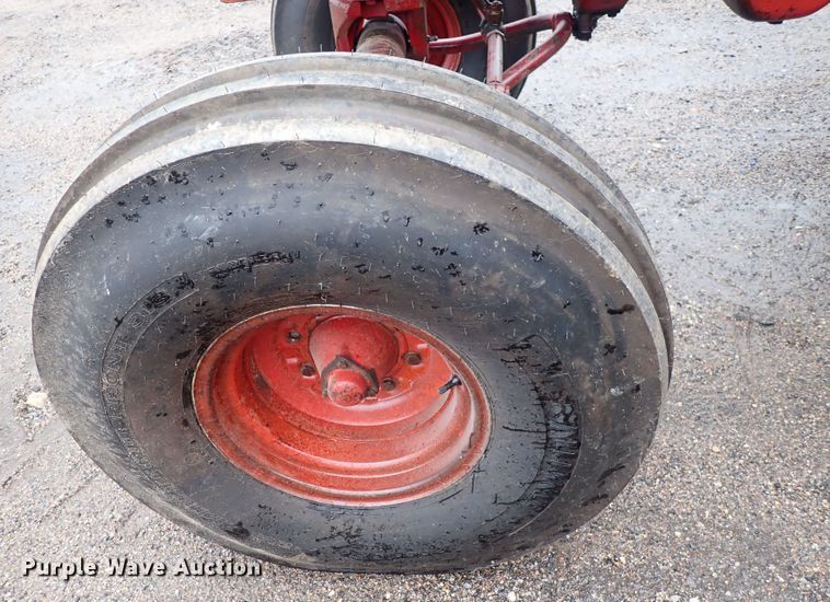 image for item DS7170 International Farmall 856  tractor