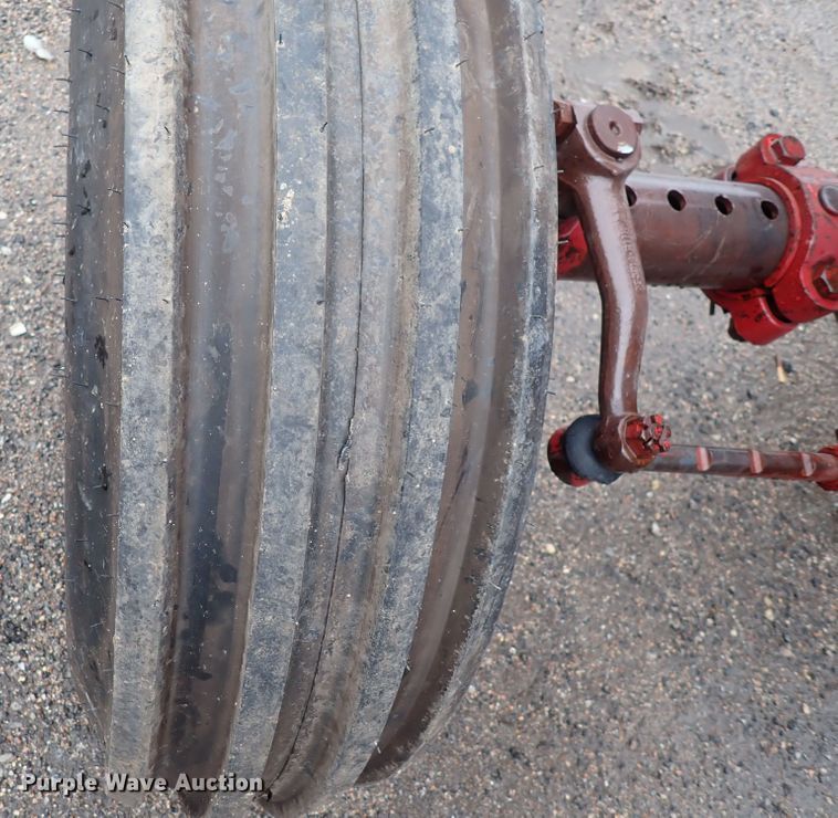 image for item DS7170 International Farmall 856  tractor