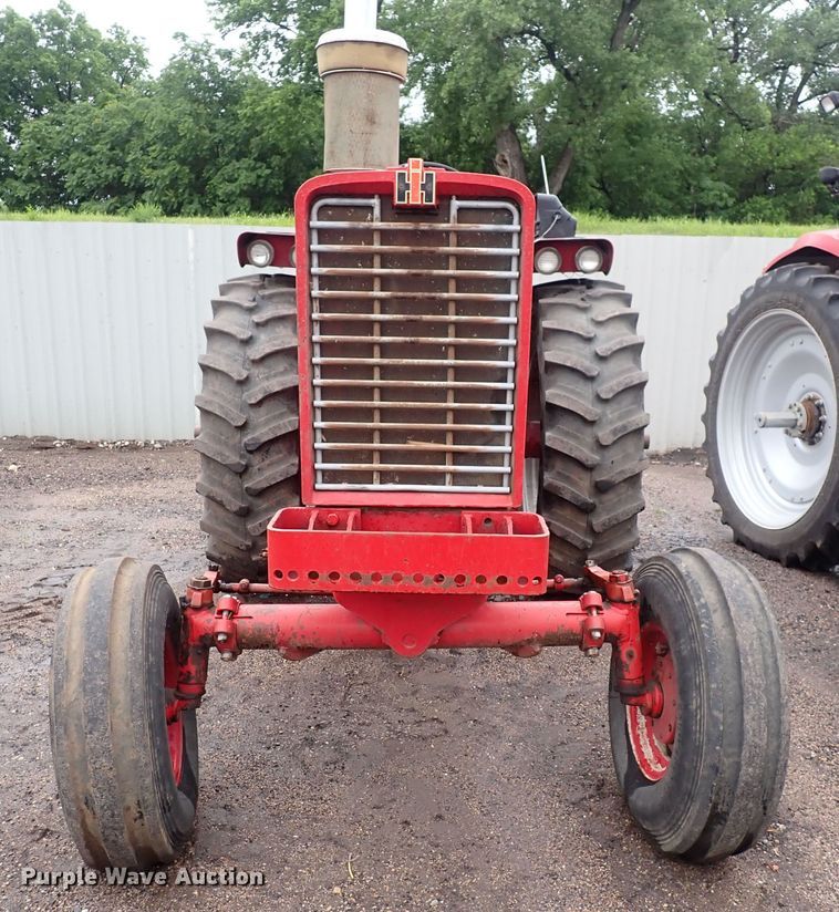 image for item DS7171 International 1456  tractor