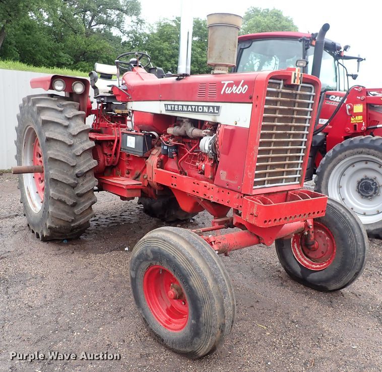 image for item DS7171 International 1456  tractor