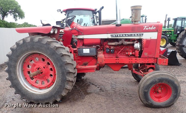 image for item DS7171 International 1456  tractor