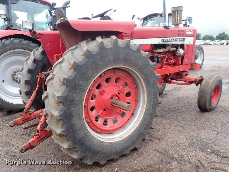 image for item DS7171 International 1456  tractor