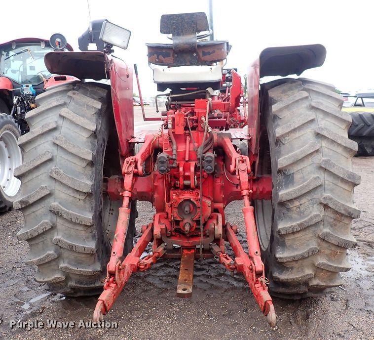image for item DS7171 International 1456  tractor