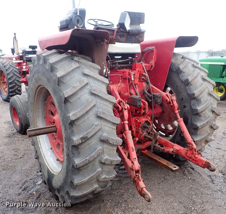 image for item DS7171 International 1456  tractor