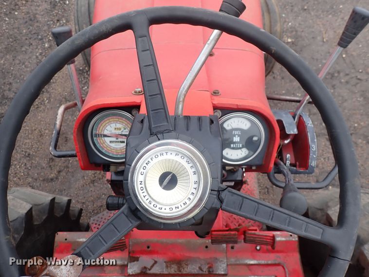 image for item DS7171 International 1456  tractor