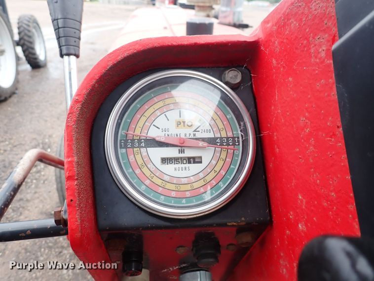 image for item DS7171 International 1456  tractor