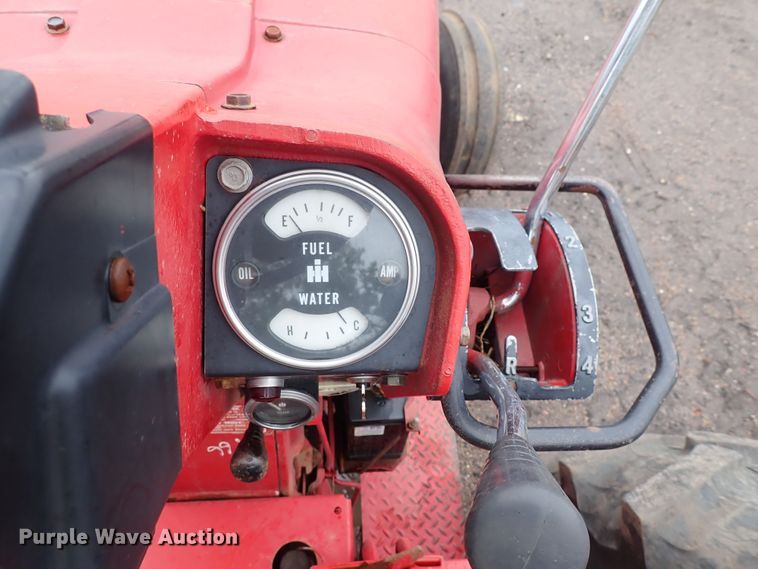 image for item DS7171 International 1456  tractor