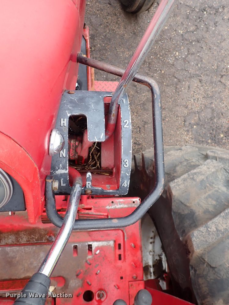 image for item DS7171 International 1456  tractor