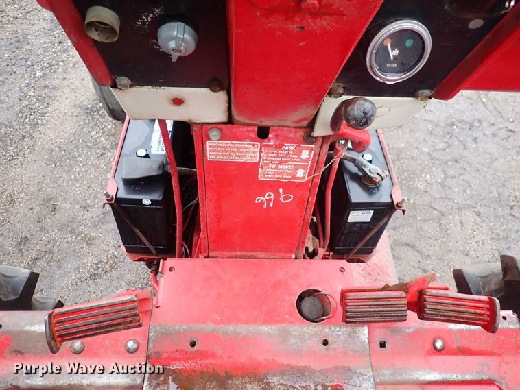 image for item DS7171 International 1456  tractor