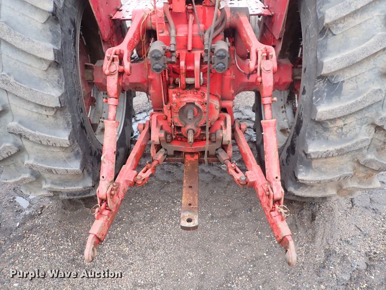 image for item DS7171 International 1456  tractor