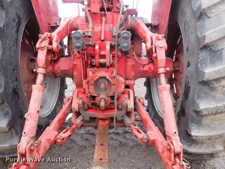 image for item DS7171 International 1456  tractor