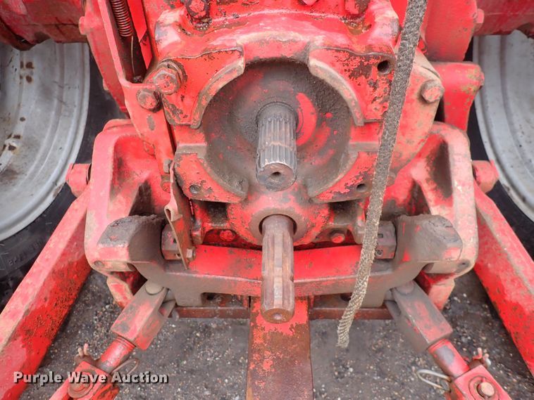 image for item DS7171 International 1456  tractor