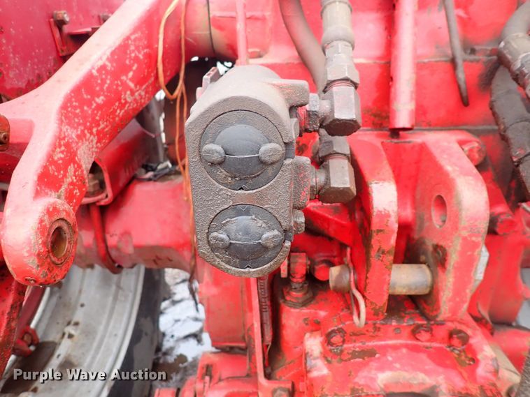 image for item DS7171 International 1456  tractor
