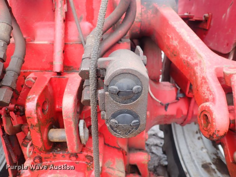 image for item DS7171 International 1456  tractor