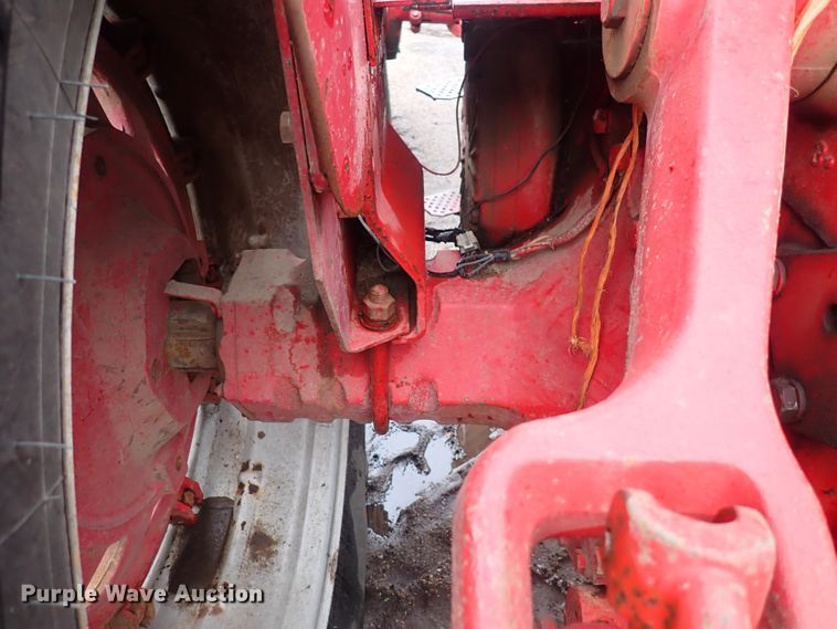 image for item DS7171 International 1456  tractor