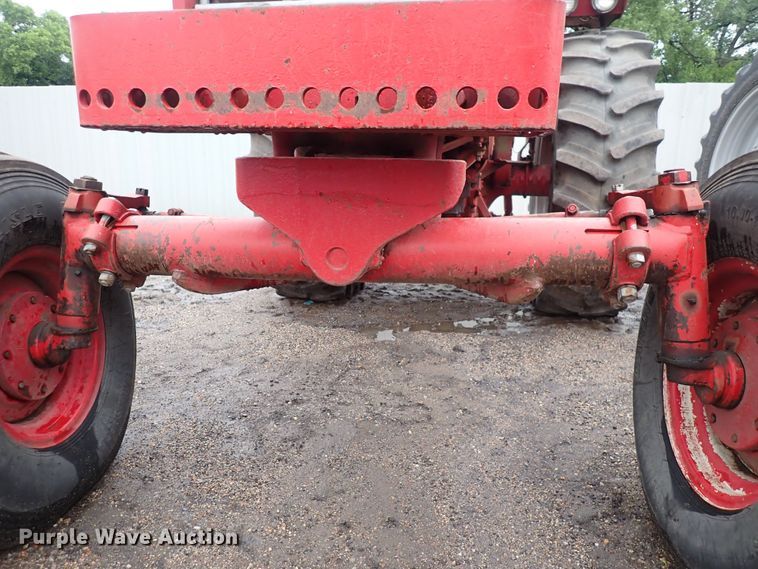image for item DS7171 International 1456  tractor