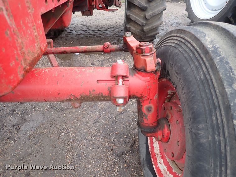 image for item DS7171 International 1456  tractor