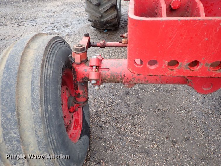 image for item DS7171 International 1456  tractor