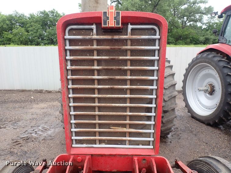 image for item DS7171 International 1456  tractor