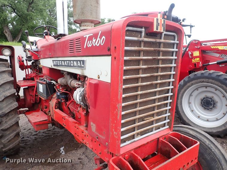 image for item DS7171 International 1456  tractor