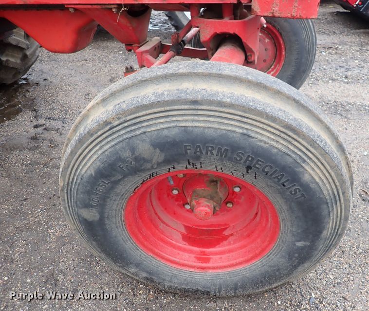 image for item DS7171 International 1456  tractor