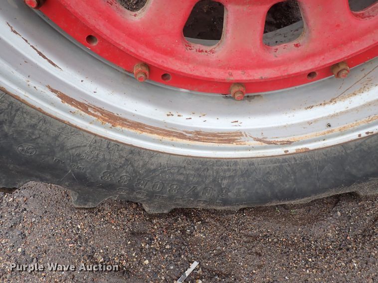 image for item DS7171 International 1456  tractor