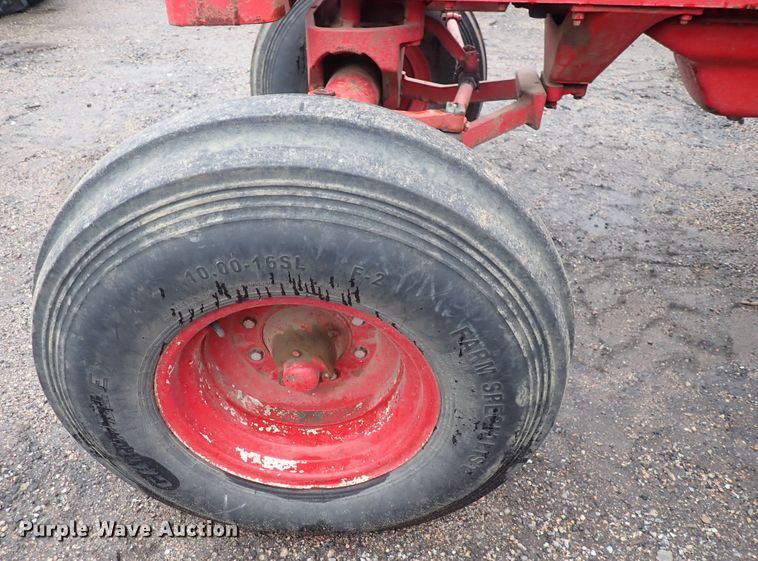 image for item DS7171 International 1456  tractor
