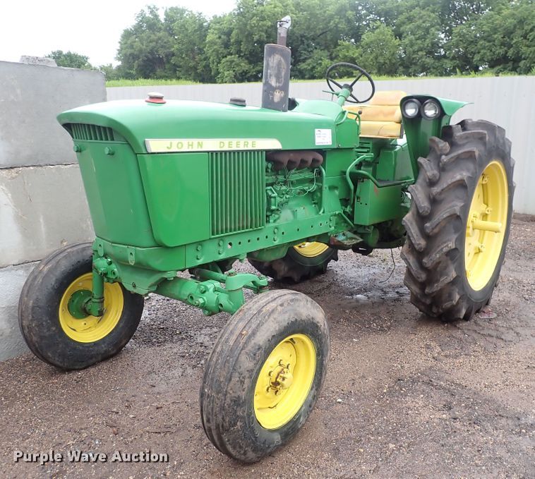 image for item DS7172 1971 John Deere 2520  tractor