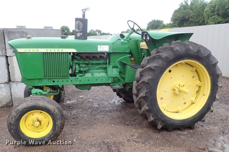 image for item DS7172 1971 John Deere 2520  tractor