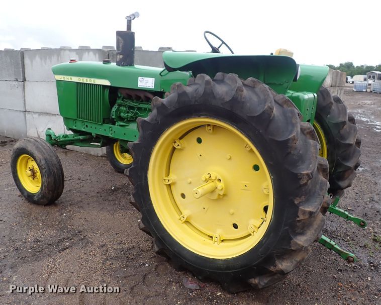 image for item DS7172 1971 John Deere 2520  tractor