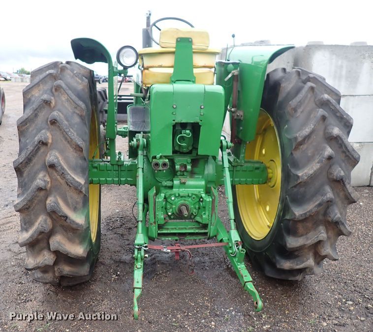 image for item DS7172 1971 John Deere 2520  tractor