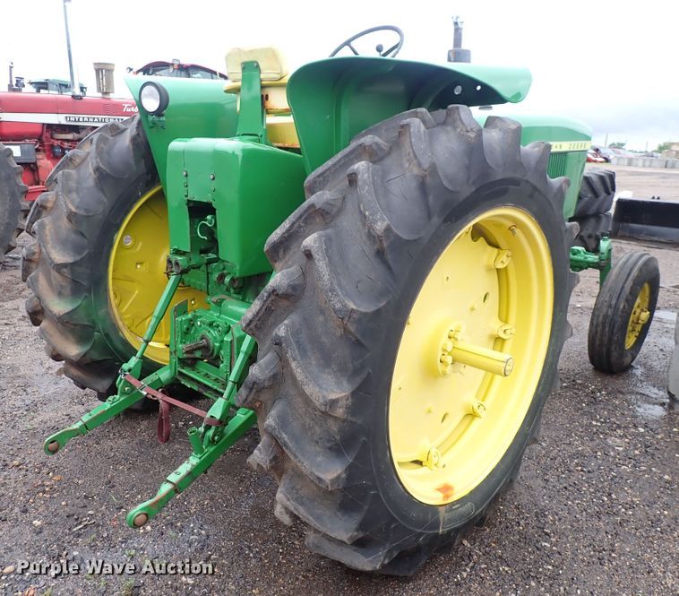 image for item DS7172 1971 John Deere 2520  tractor