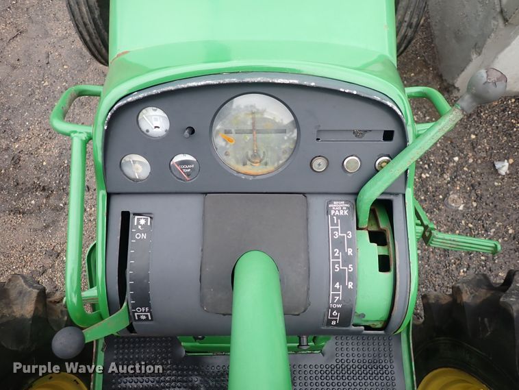 image for item DS7172 1971 John Deere 2520  tractor