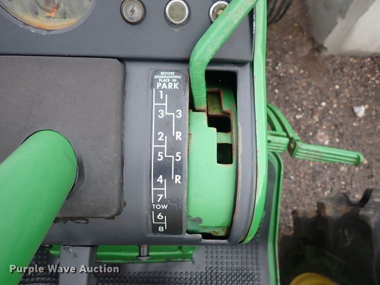 image for item DS7172 1971 John Deere 2520  tractor