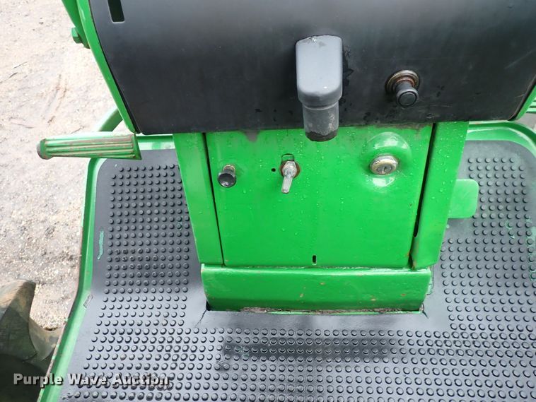 image for item DS7172 1971 John Deere 2520  tractor