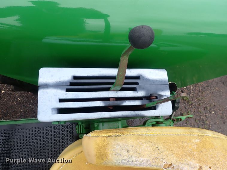 image for item DS7172 1971 John Deere 2520  tractor