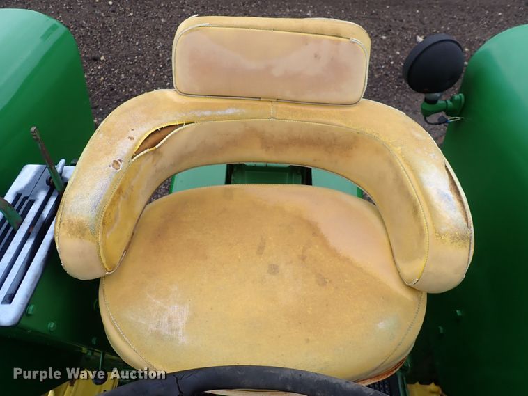 image for item DS7172 1971 John Deere 2520  tractor